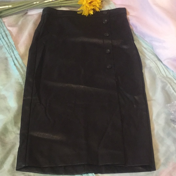 BLACK FAUX LEATHER BUTTON DETAIL LINED MIDI SKIRT - Picture 5 of 9